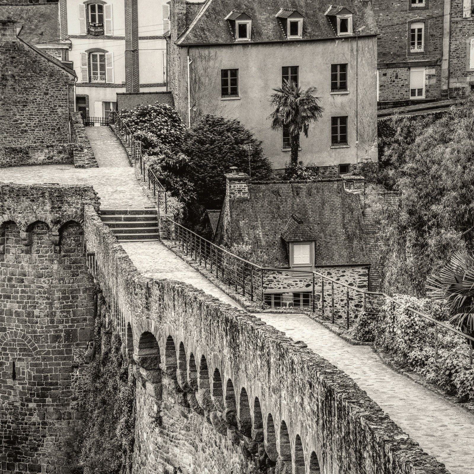 The citadel wall standing directly on the cut face, from below